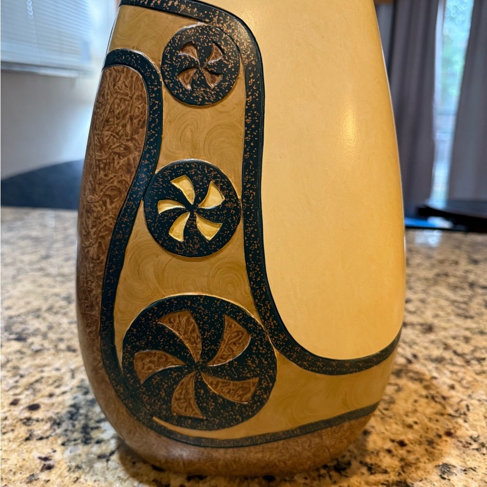 ArtMax Mid-Century Modern Porcelain Vase